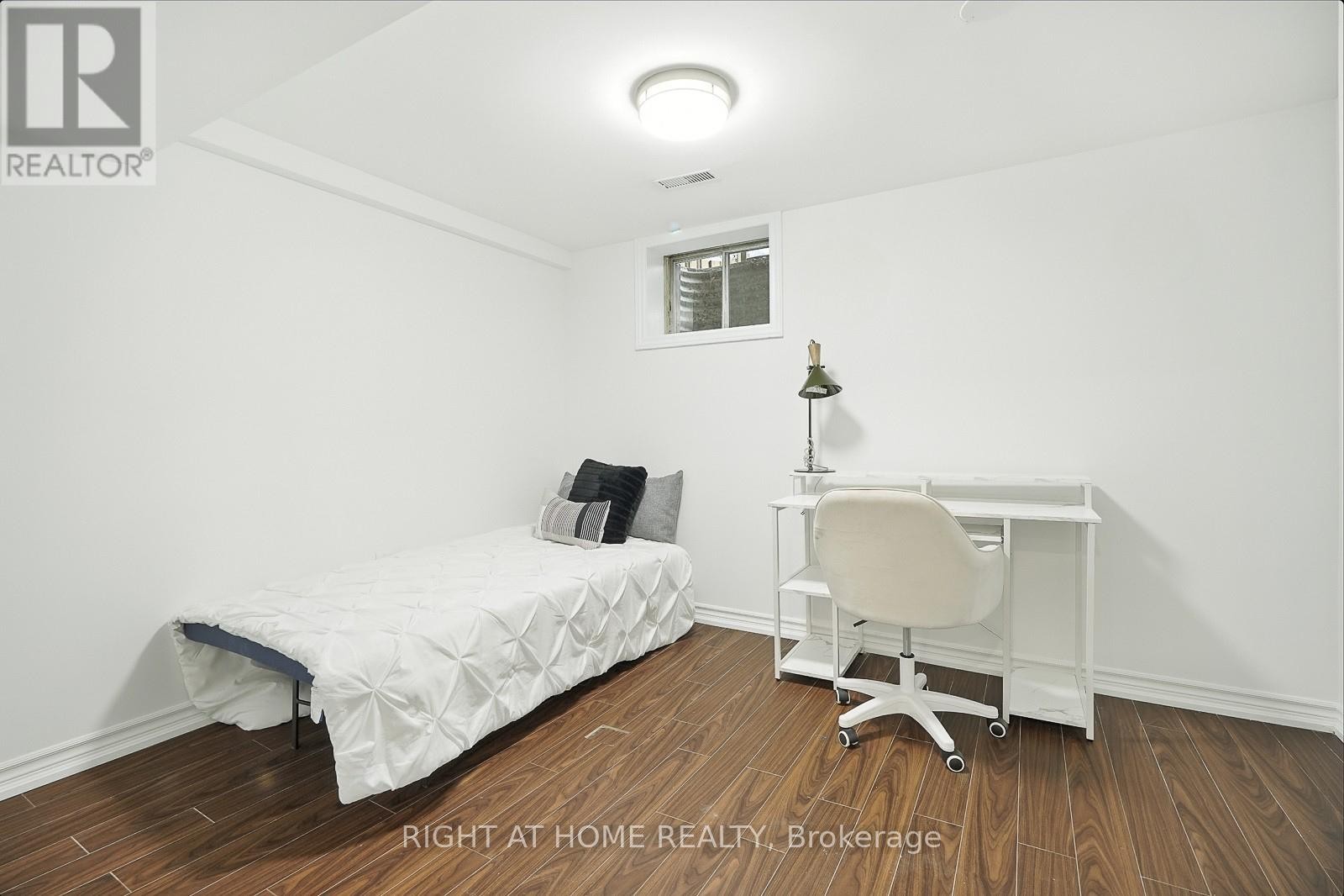 












413 ENFIELD ROAD

,
Burlington (LaSalle),




Ontario
L7T2X5


