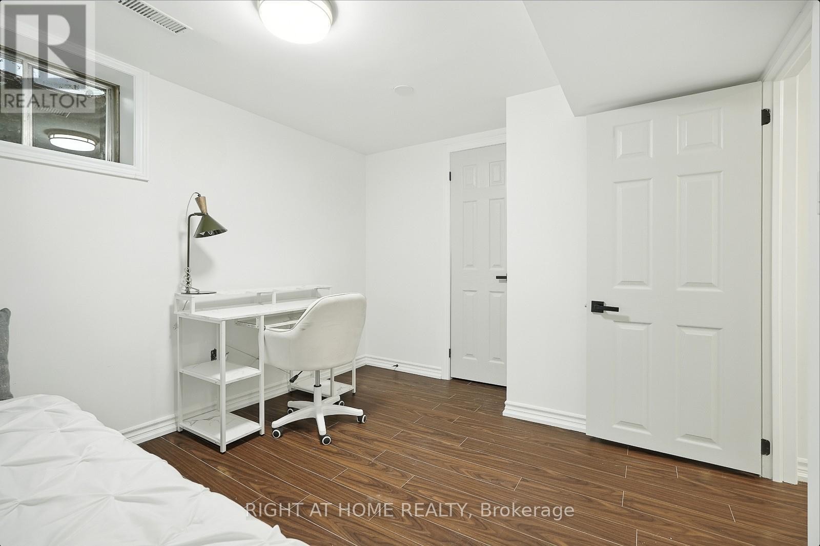 












413 ENFIELD ROAD

,
Burlington (LaSalle),




Ontario
L7T2X5

