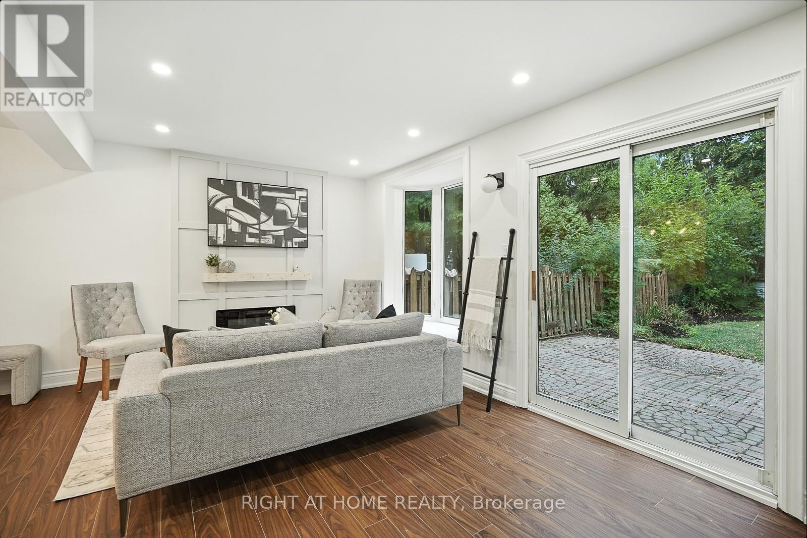 












413 ENFIELD ROAD

,
Burlington (LaSalle),




Ontario
L7T2X5

