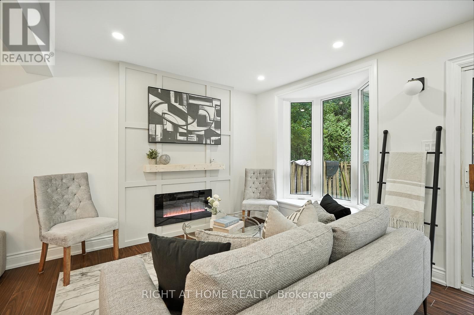 












413 ENFIELD ROAD

,
Burlington (LaSalle),




Ontario
L7T2X5

