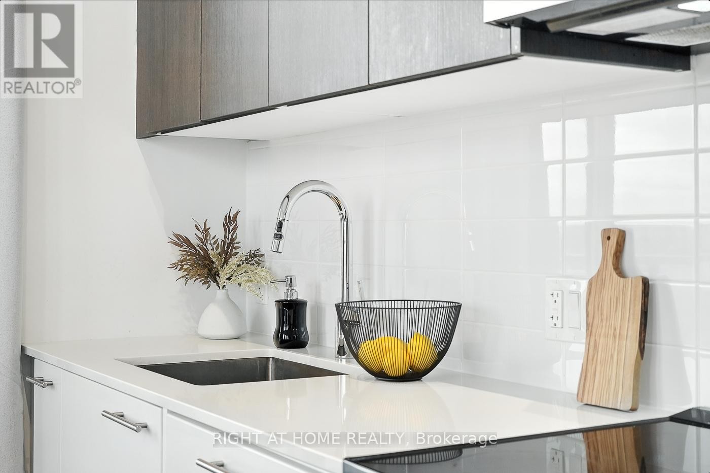 












215 VETERANS DRIVE S

,
Brampton (Northwest Brampton),




Ontario
L7A4S6

