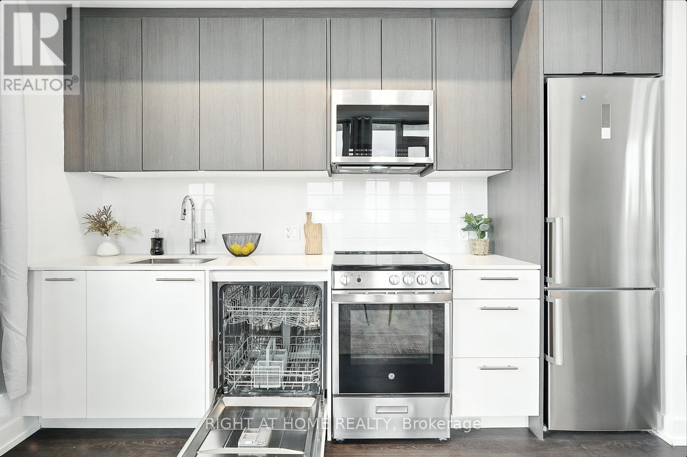 












215 VETERANS DRIVE S

,
Brampton (Northwest Brampton),




Ontario
L7A4S6

