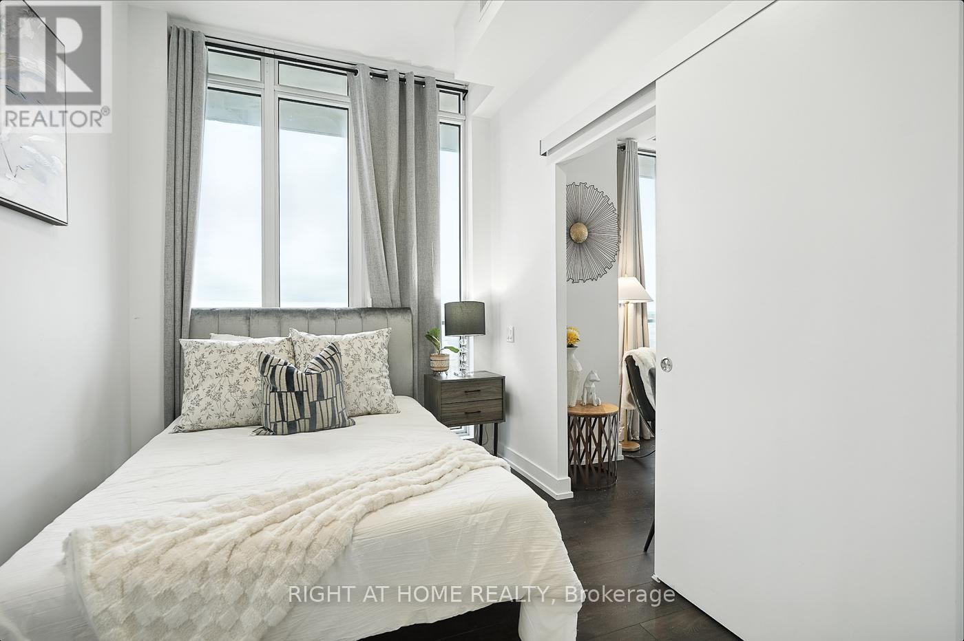 












215 VETERANS DRIVE S

,
Brampton (Northwest Brampton),




Ontario
L7A4S6

