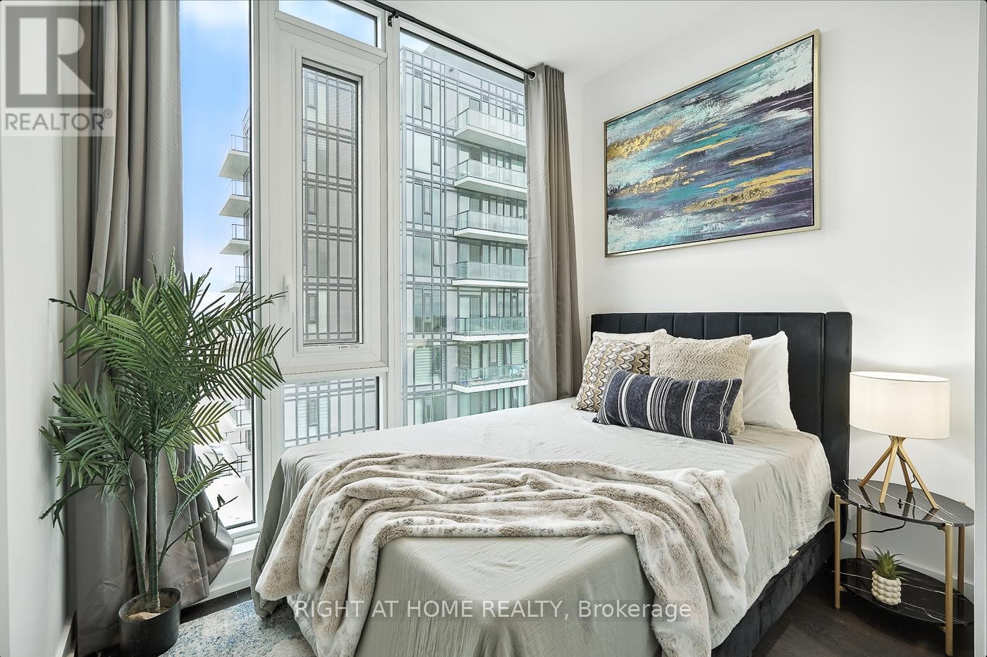 












215 VETERANS DRIVE S

,
Brampton (Northwest Brampton),




Ontario
L7A4S6

