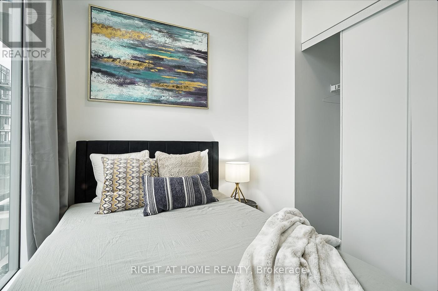 












215 VETERANS DRIVE S

,
Brampton (Northwest Brampton),




Ontario
L7A4S6

