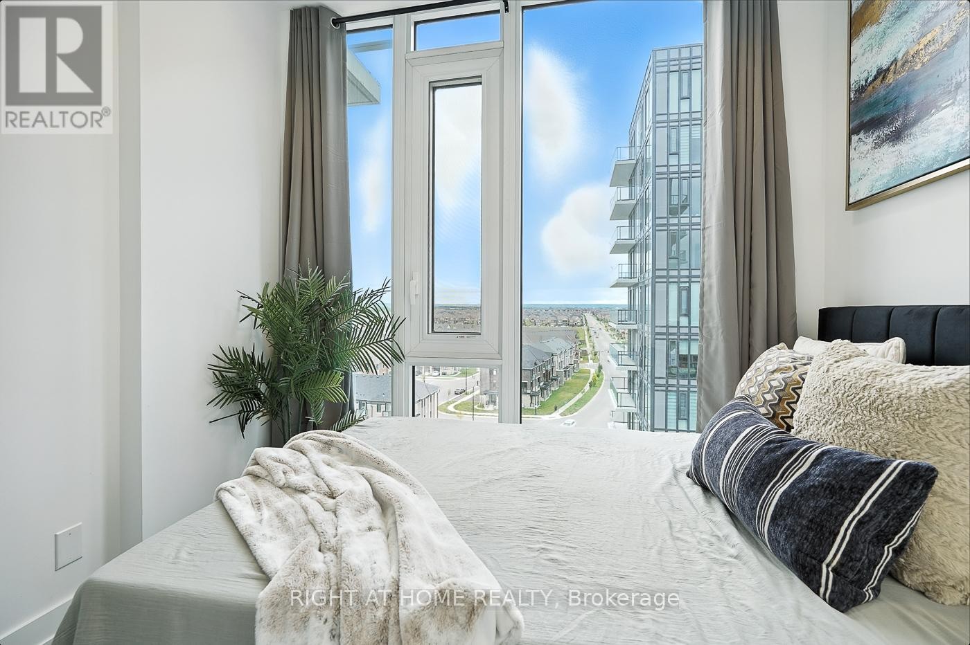 












215 VETERANS DRIVE S

,
Brampton (Northwest Brampton),




Ontario
L7A4S6

