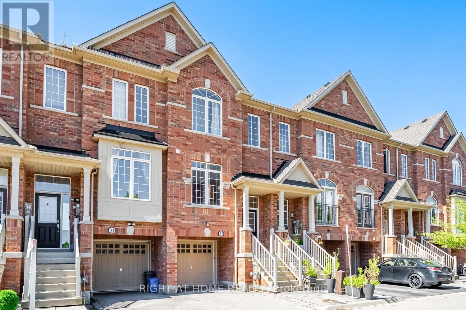 












33 PROMENADE TRAIL

,
Halton Hills (Georgetown),




Ontario
L7G0G8


