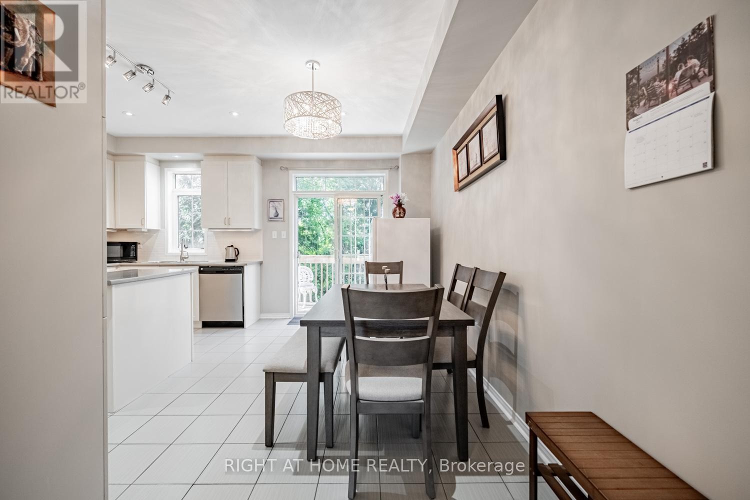 












33 PROMENADE TRAIL

,
Halton Hills (Georgetown),




Ontario
L7G0G8

