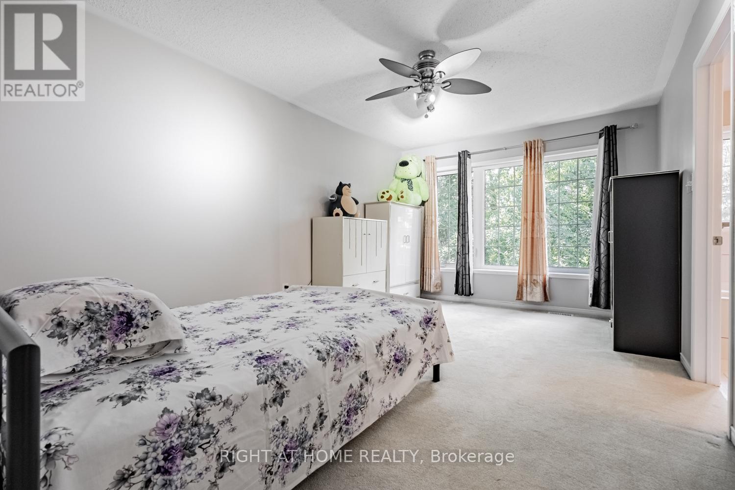 












33 PROMENADE TRAIL

,
Halton Hills (Georgetown),




Ontario
L7G0G8

