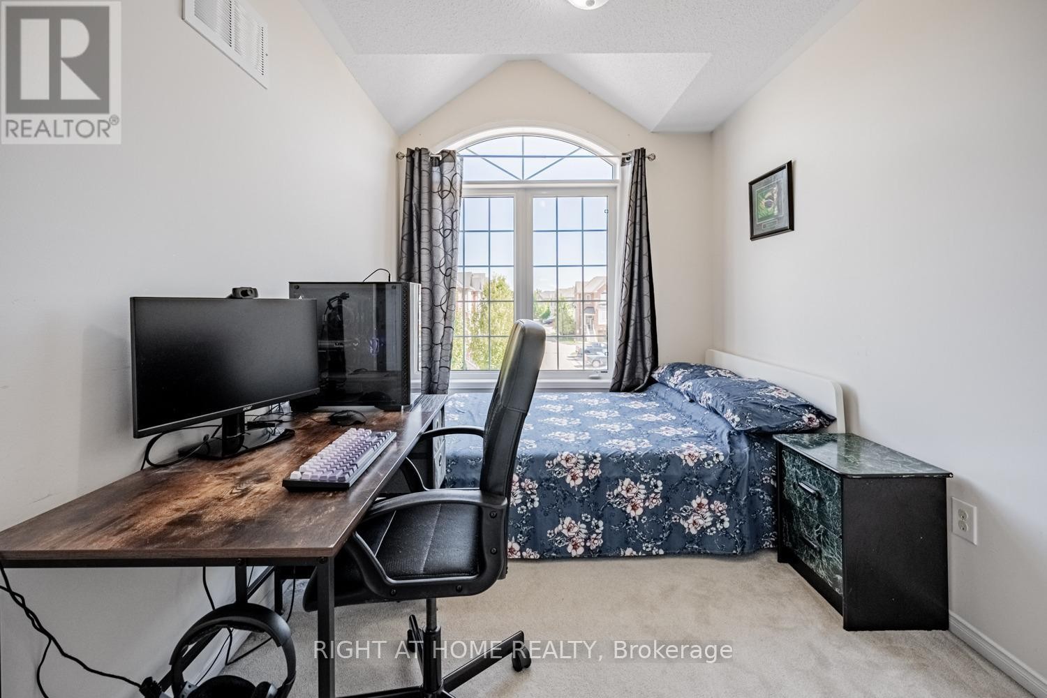 












33 PROMENADE TRAIL

,
Halton Hills (Georgetown),




Ontario
L7G0G8


