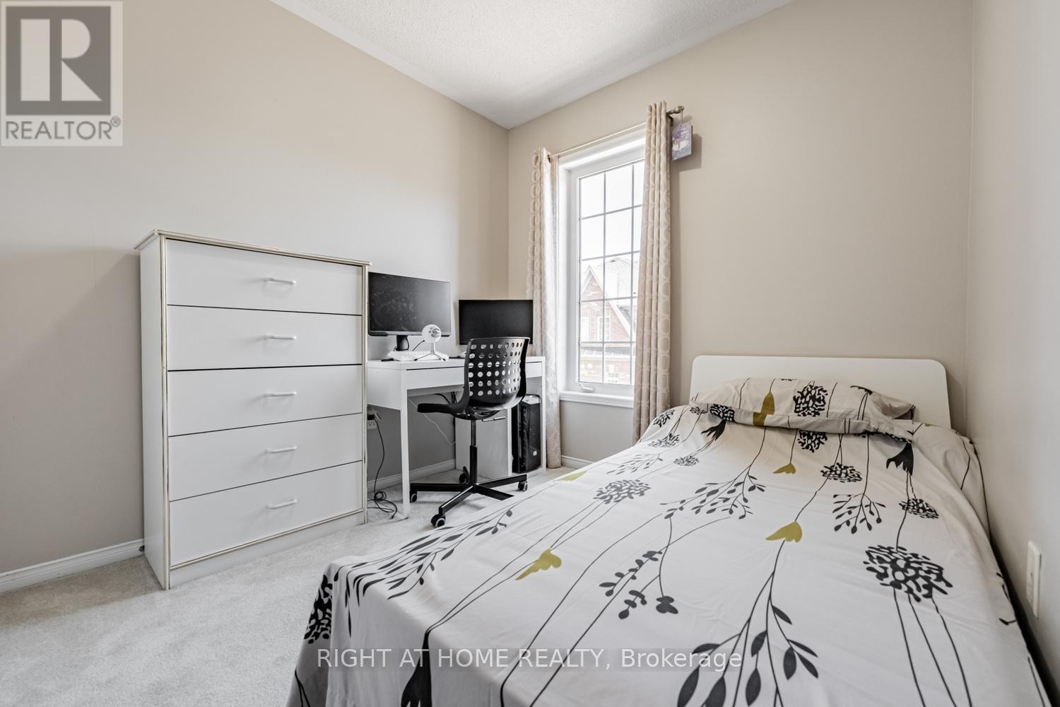 












33 PROMENADE TRAIL

,
Halton Hills (Georgetown),




Ontario
L7G0G8

