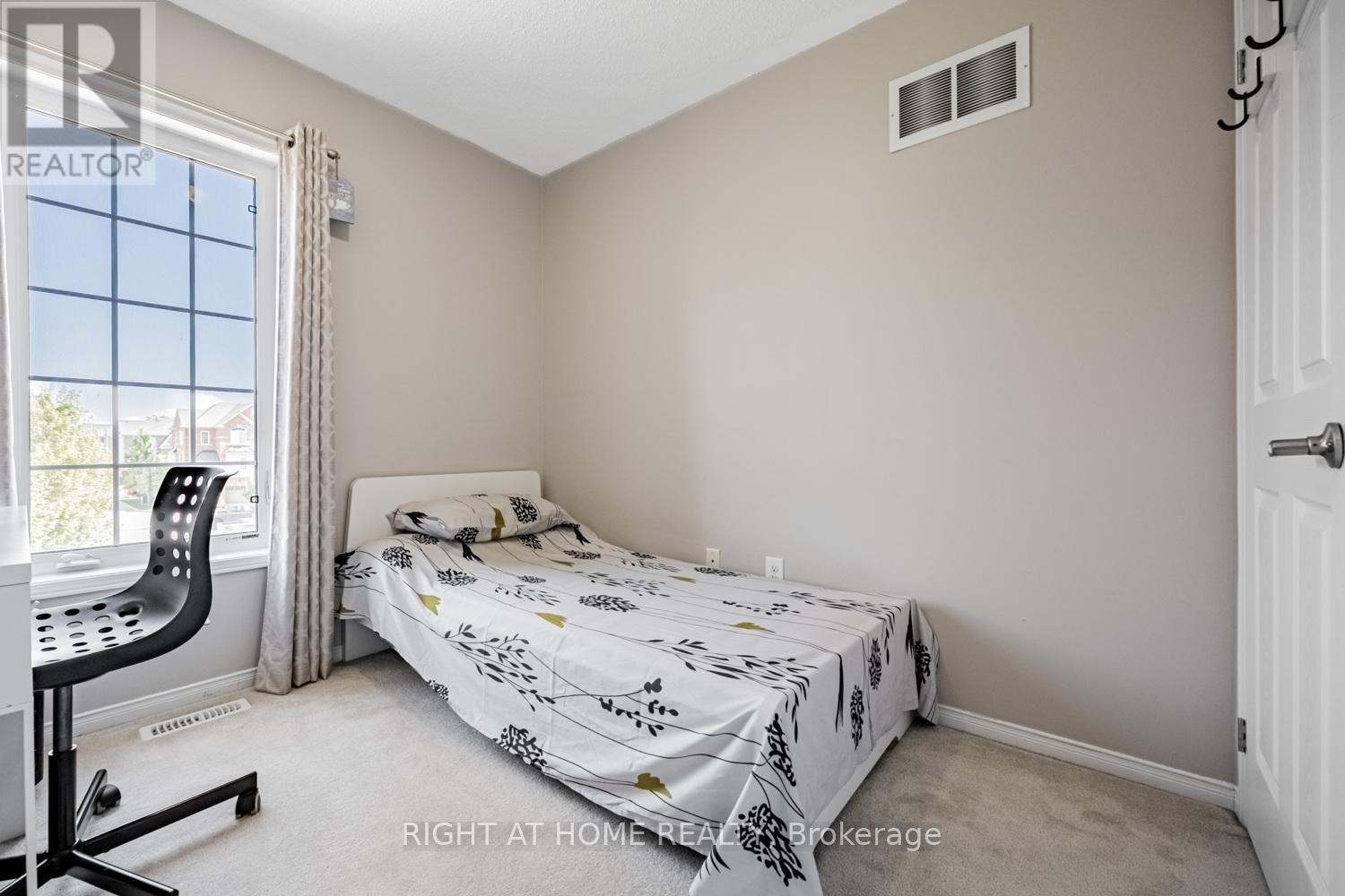 












33 PROMENADE TRAIL

,
Halton Hills (Georgetown),




Ontario
L7G0G8

