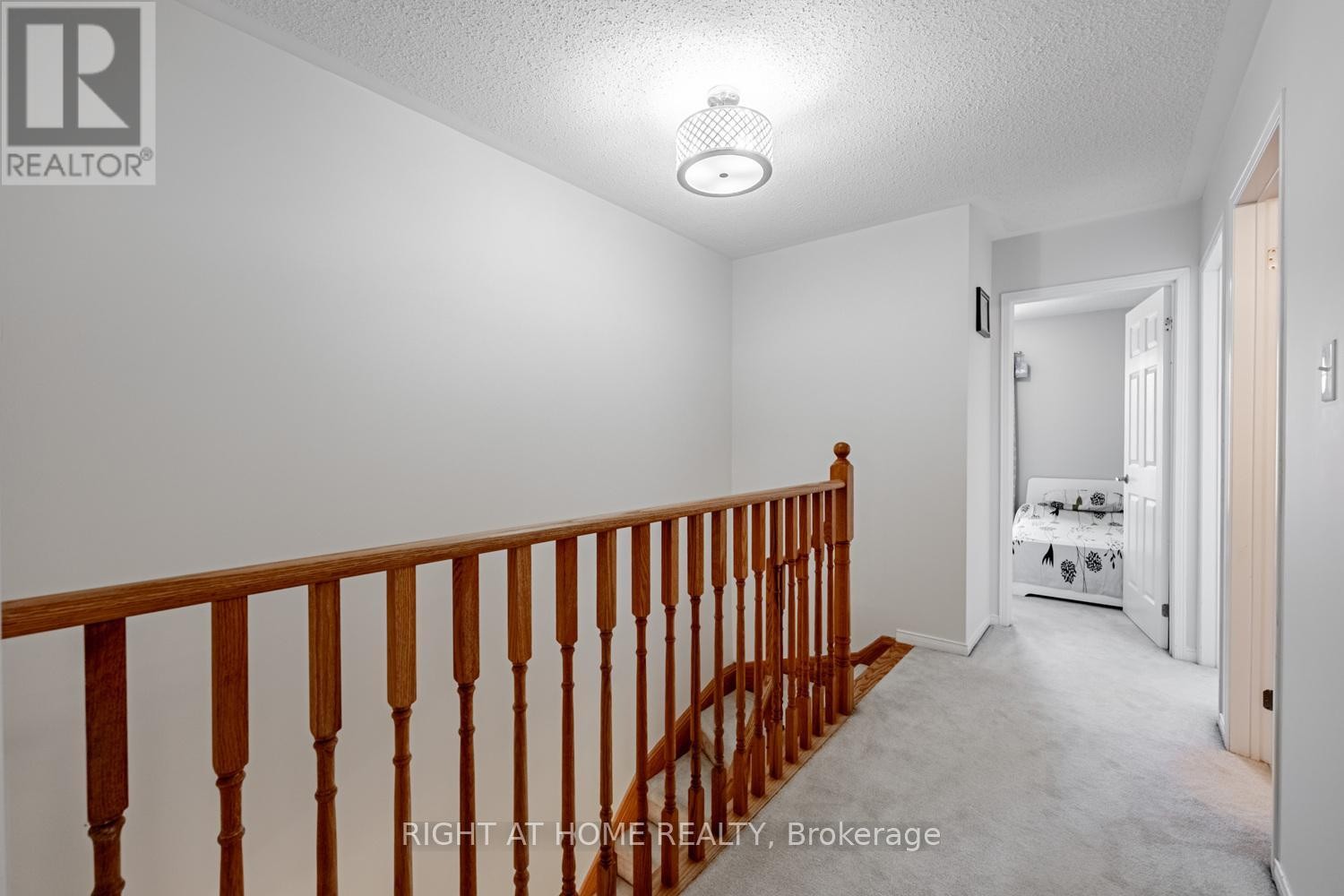 












33 PROMENADE TRAIL

,
Halton Hills (Georgetown),




Ontario
L7G0G8

