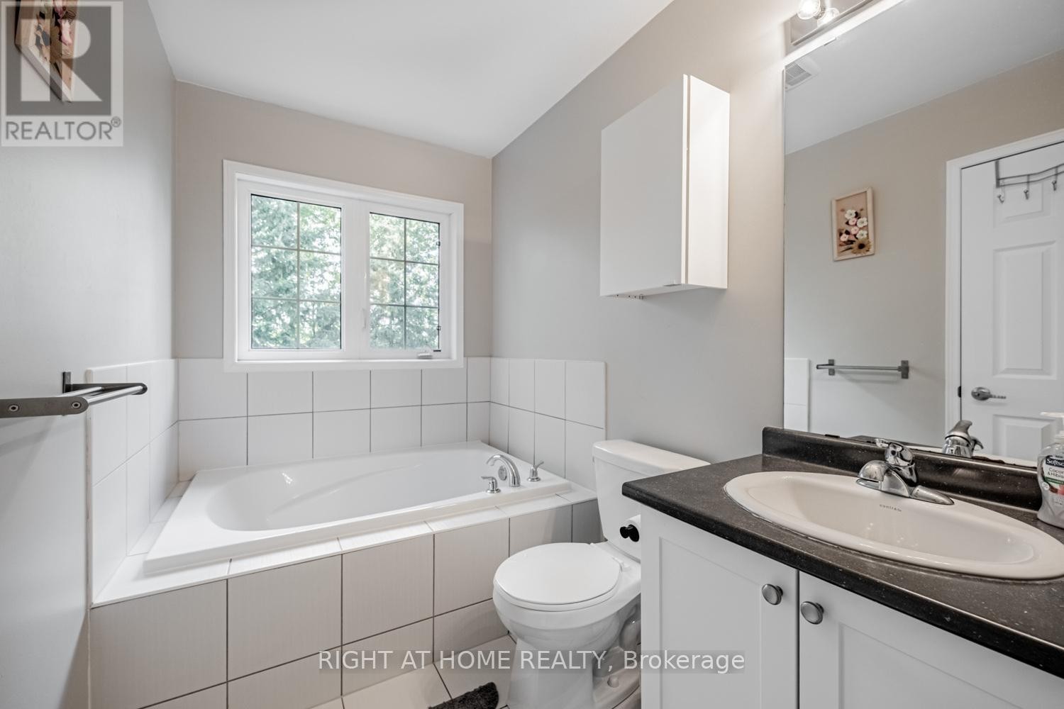 












33 PROMENADE TRAIL

,
Halton Hills (Georgetown),




Ontario
L7G0G8

