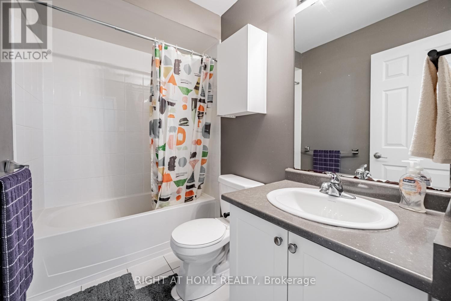 












33 PROMENADE TRAIL

,
Halton Hills (Georgetown),




Ontario
L7G0G8

