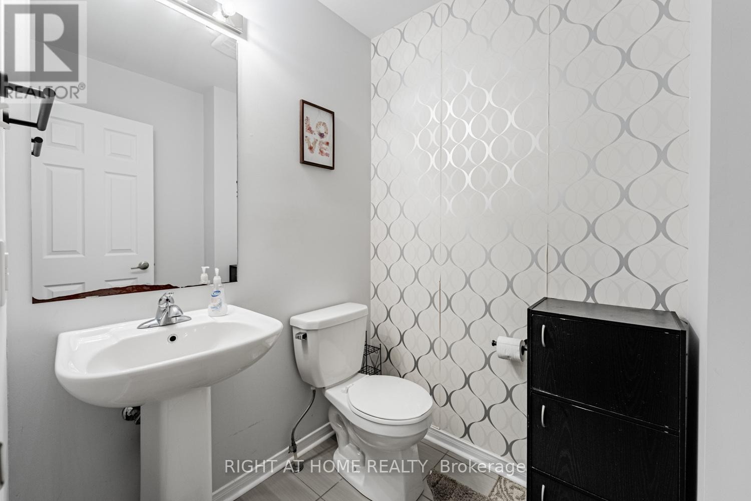 












33 PROMENADE TRAIL

,
Halton Hills (Georgetown),




Ontario
L7G0G8


