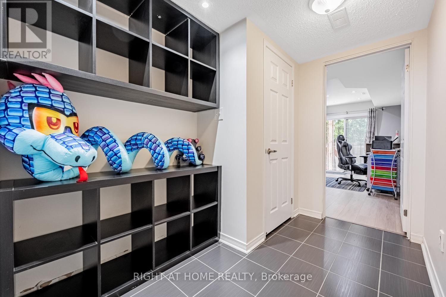 












33 PROMENADE TRAIL

,
Halton Hills (Georgetown),




Ontario
L7G0G8


