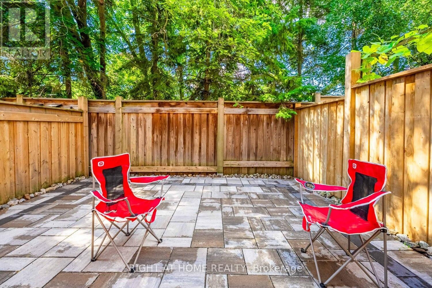 












33 PROMENADE TRAIL

,
Halton Hills (Georgetown),




Ontario
L7G0G8

