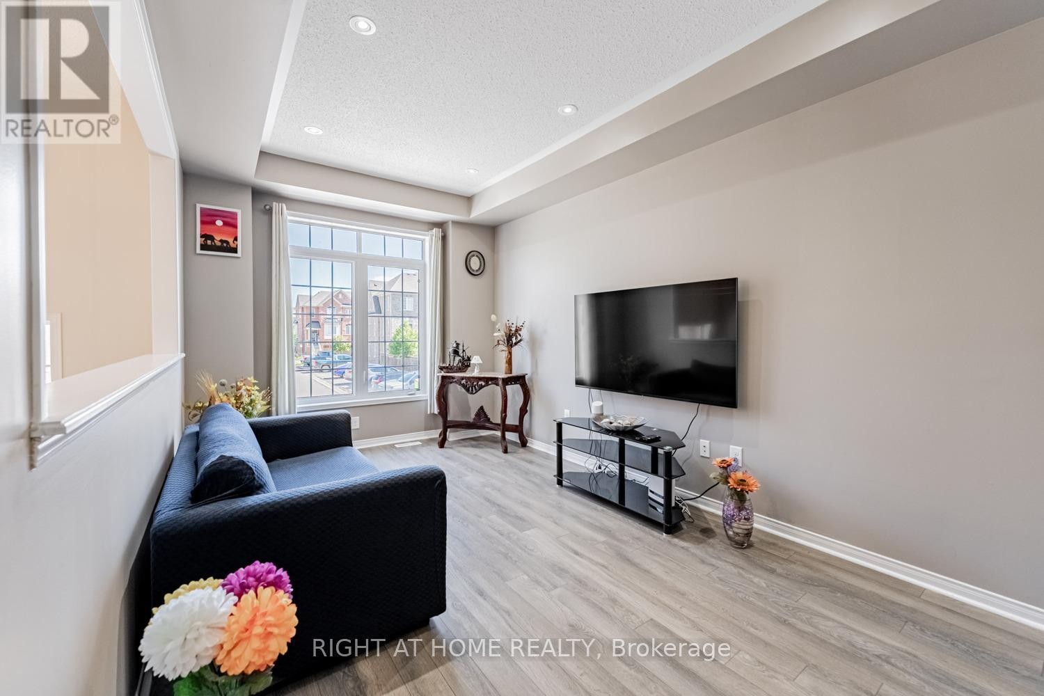 












33 PROMENADE TRAIL

,
Halton Hills (Georgetown),




Ontario
L7G0G8


