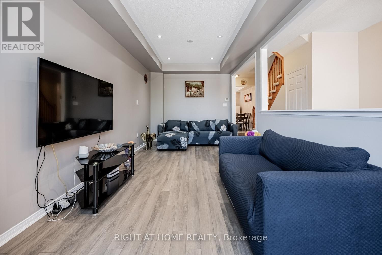 












33 PROMENADE TRAIL

,
Halton Hills (Georgetown),




Ontario
L7G0G8

