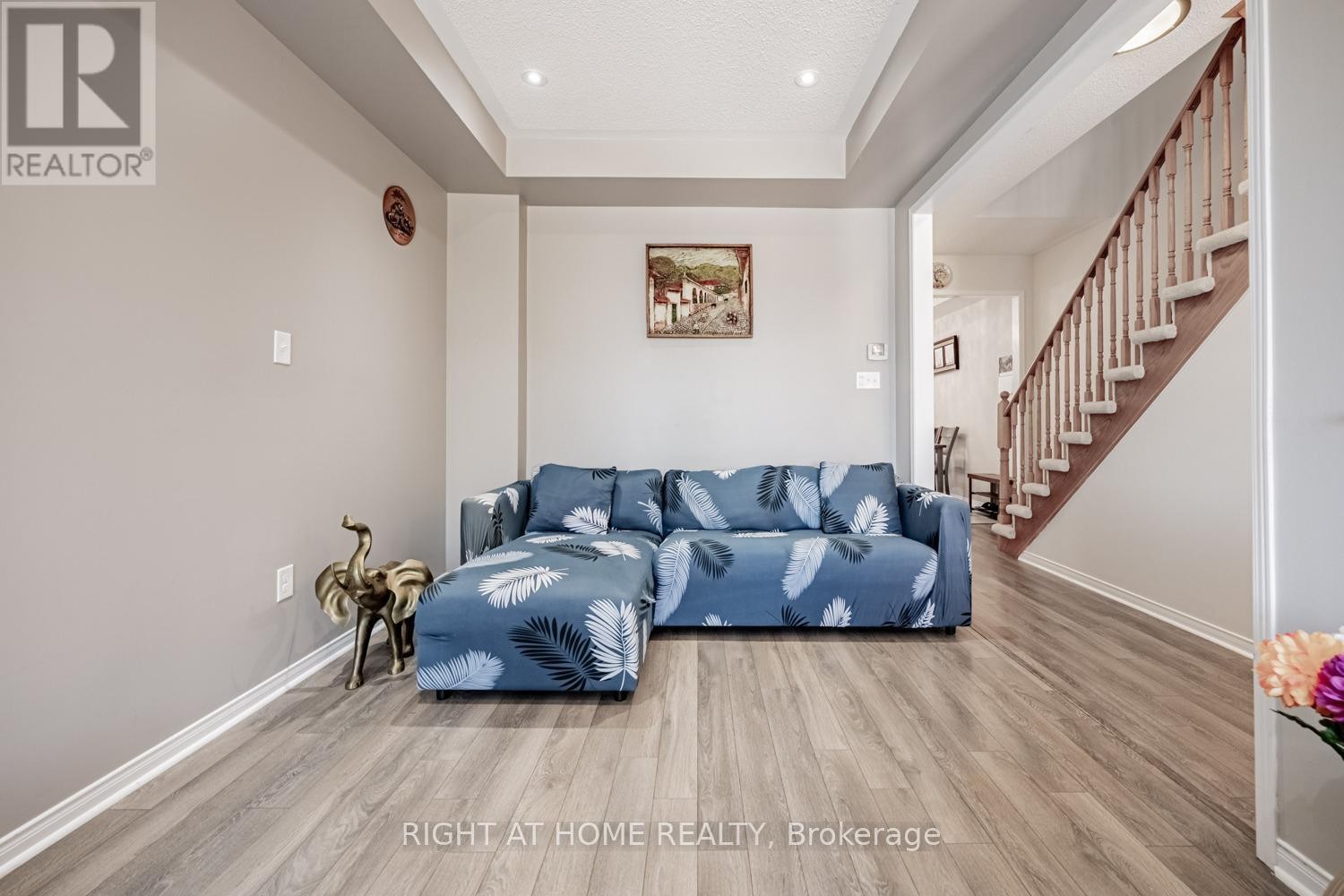 












33 PROMENADE TRAIL

,
Halton Hills (Georgetown),




Ontario
L7G0G8

