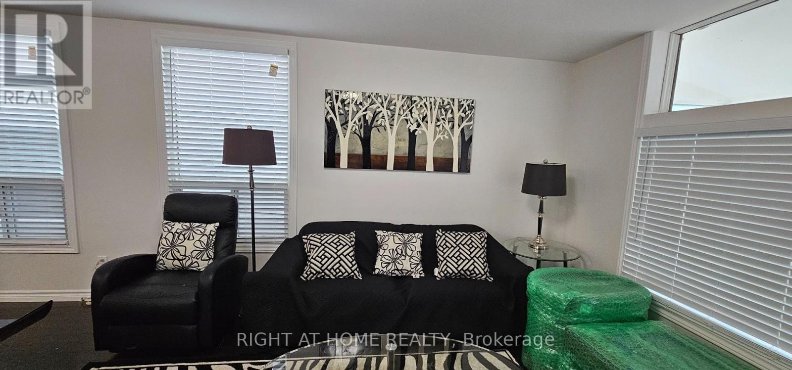 












9 FORTY FIRST STREET

,
Toronto (Long Branch),




Ontario
M8W3N4


