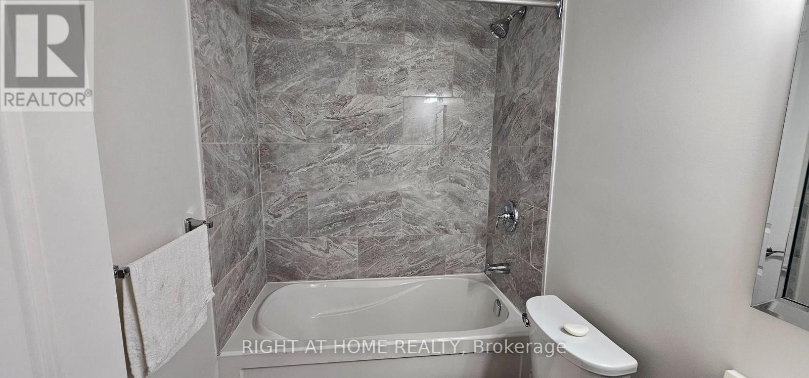 












9 FORTY FIRST STREET

,
Toronto (Long Branch),




Ontario
M8W3N4

