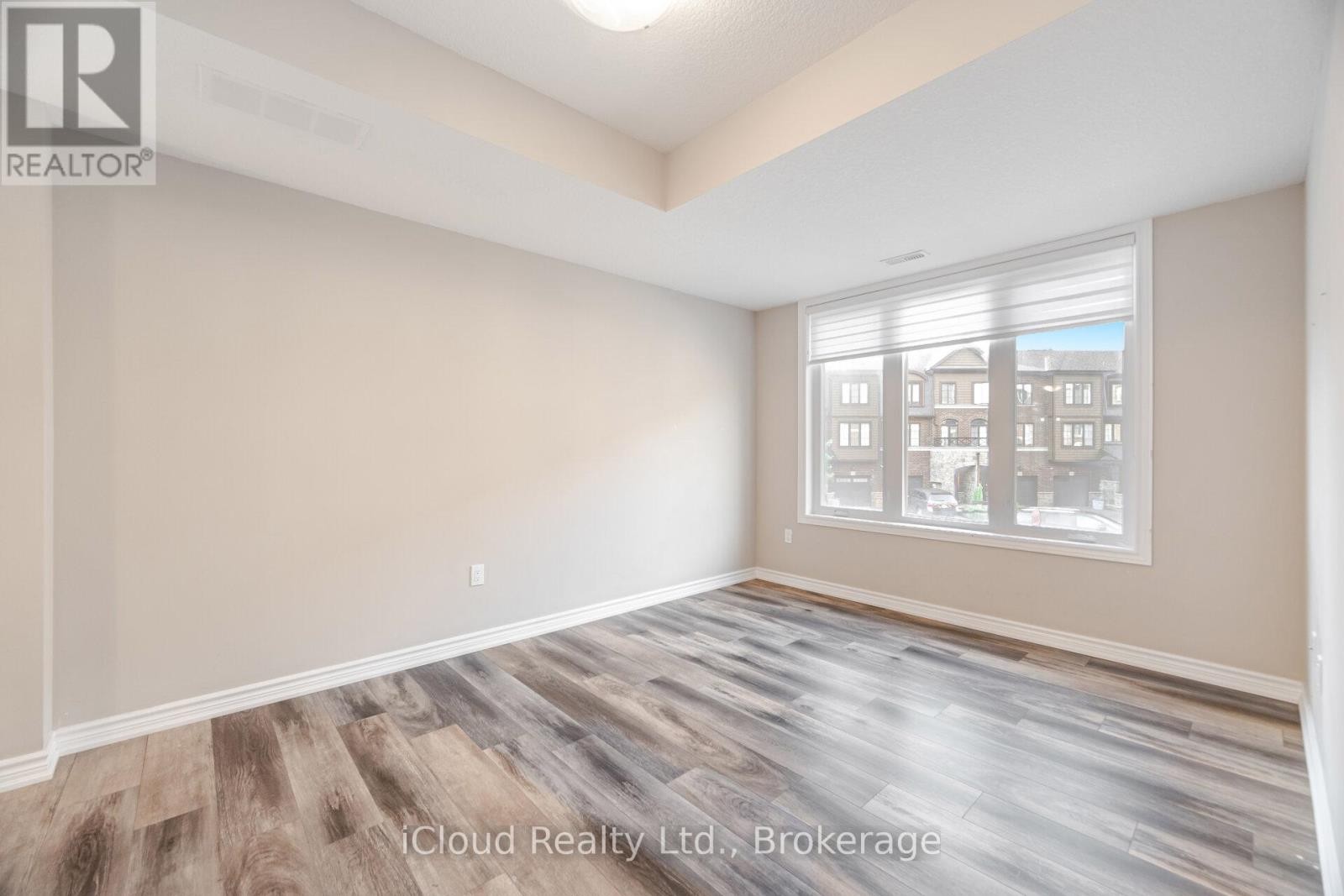 












91 - 445 ONTARIO STREET

,
Milton (TM Timberlea),




Ontario
L9T9K4

