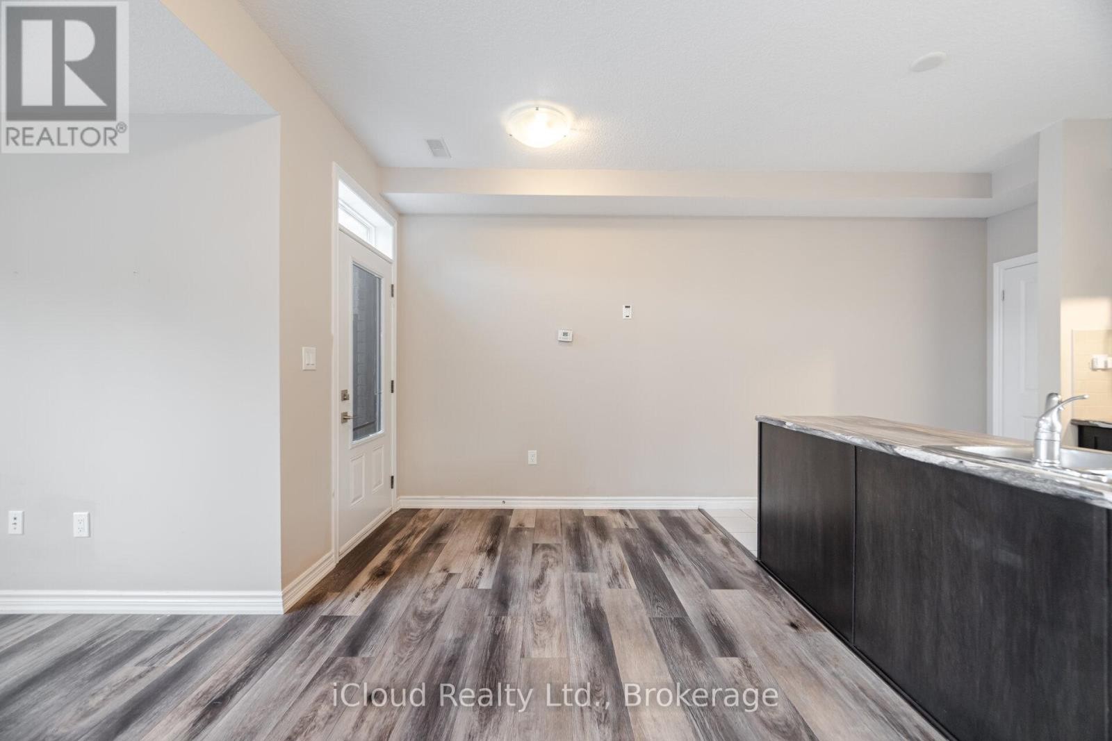 












91 - 445 ONTARIO STREET

,
Milton (TM Timberlea),




Ontario
L9T9K4

