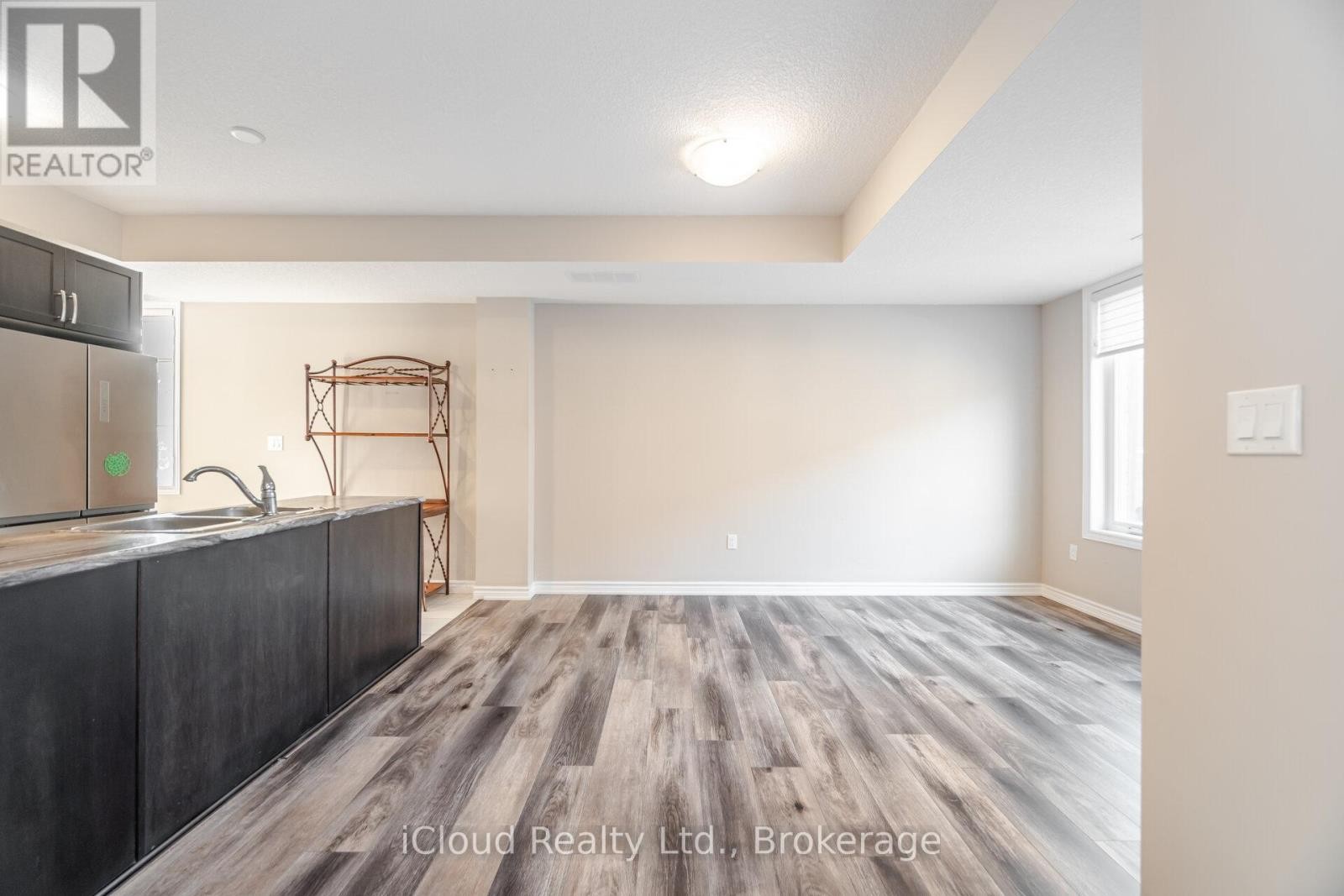 












91 - 445 ONTARIO STREET

,
Milton (TM Timberlea),




Ontario
L9T9K4


