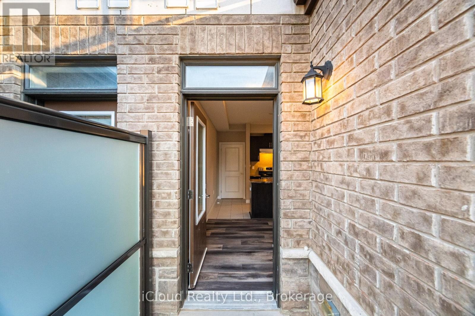 












91 - 445 ONTARIO STREET

,
Milton (TM Timberlea),




Ontario
L9T9K4

