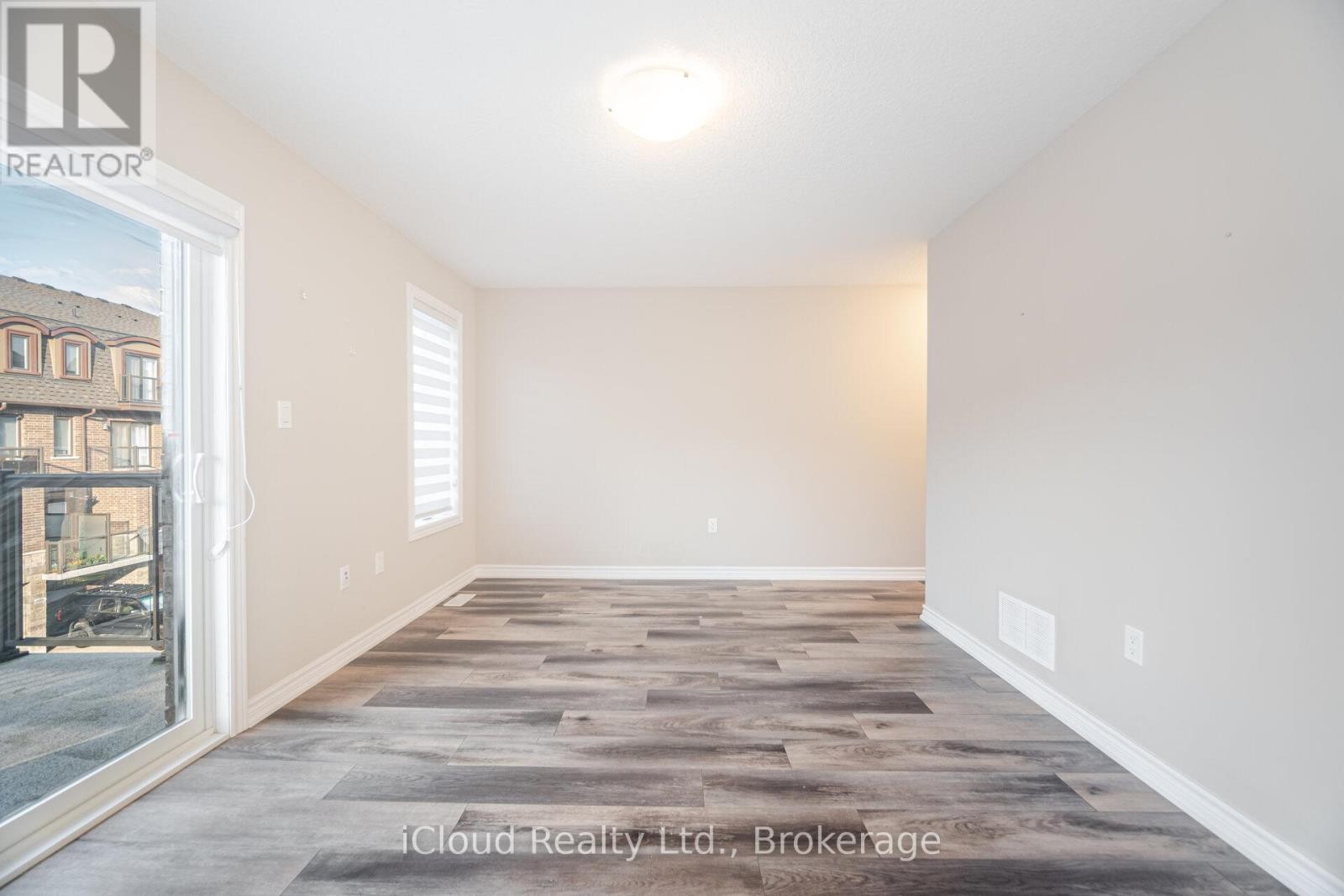 












91 - 445 ONTARIO STREET

,
Milton (TM Timberlea),




Ontario
L9T9K4

