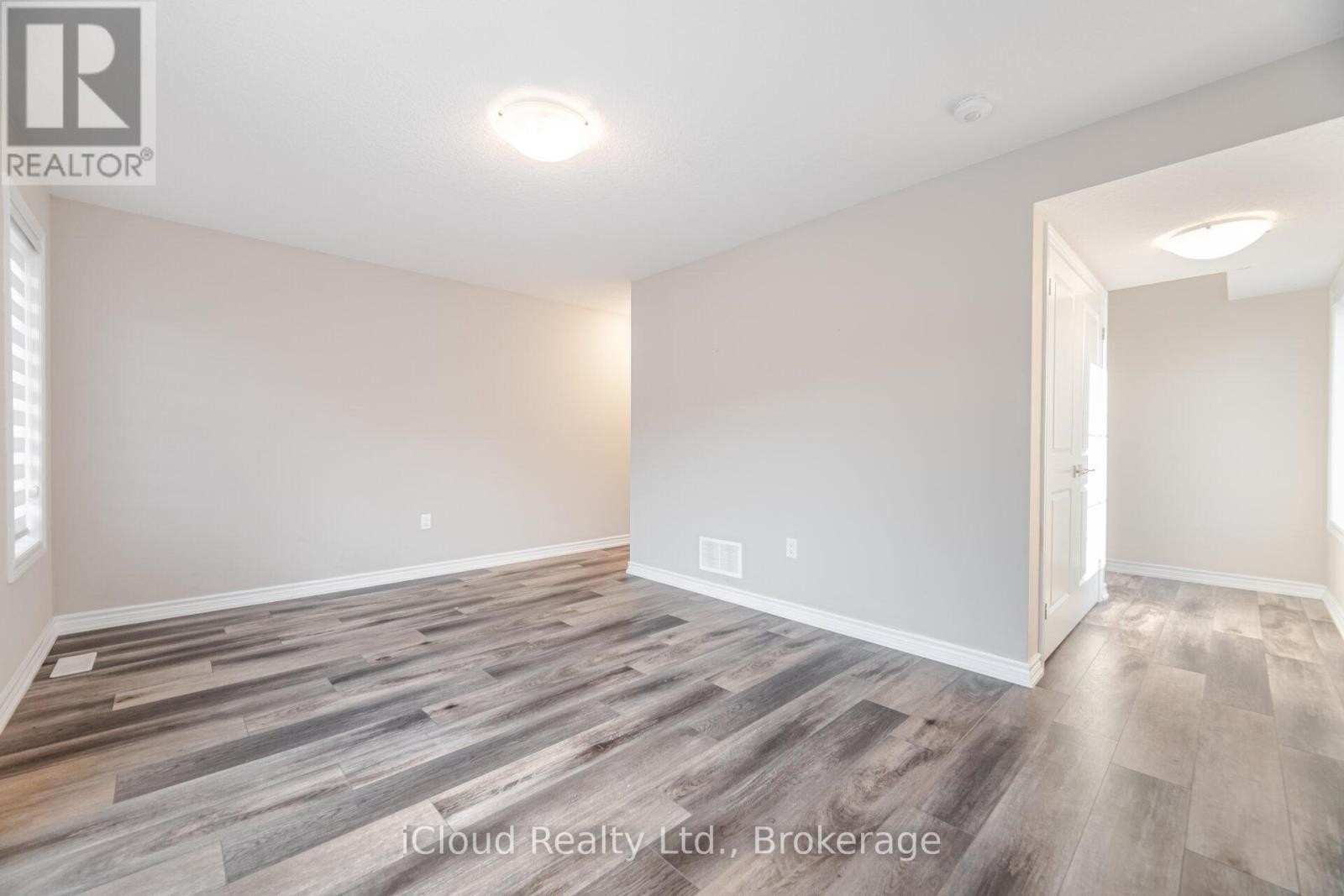 












91 - 445 ONTARIO STREET

,
Milton (TM Timberlea),




Ontario
L9T9K4

