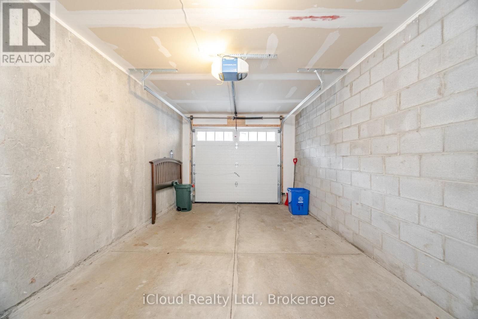 












91 - 445 ONTARIO STREET

,
Milton (TM Timberlea),




Ontario
L9T9K4

