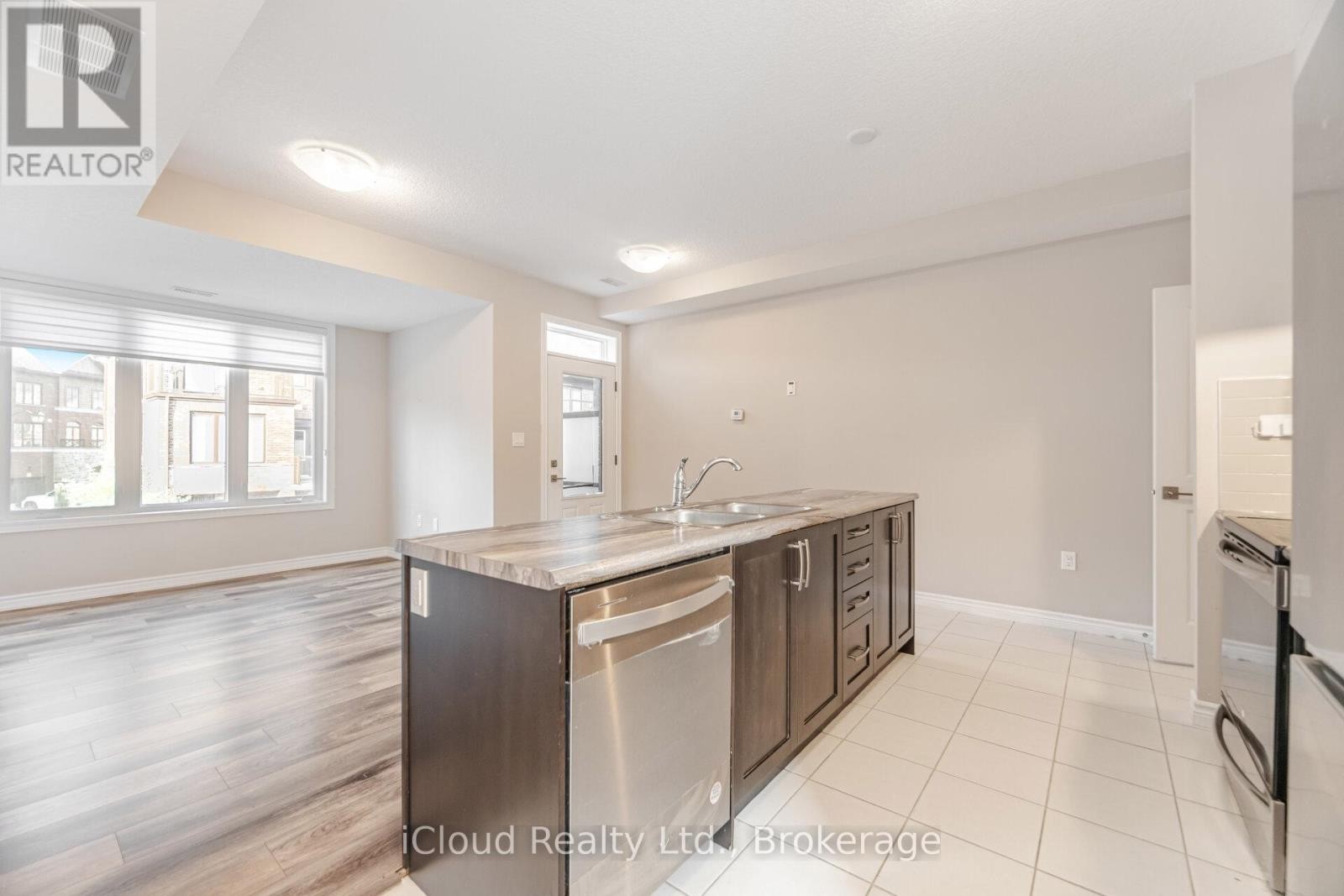 












91 - 445 ONTARIO STREET

,
Milton (TM Timberlea),




Ontario
L9T9K4

