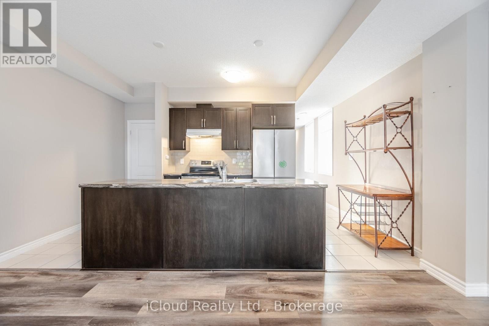 












91 - 445 ONTARIO STREET

,
Milton (TM Timberlea),




Ontario
L9T9K4


