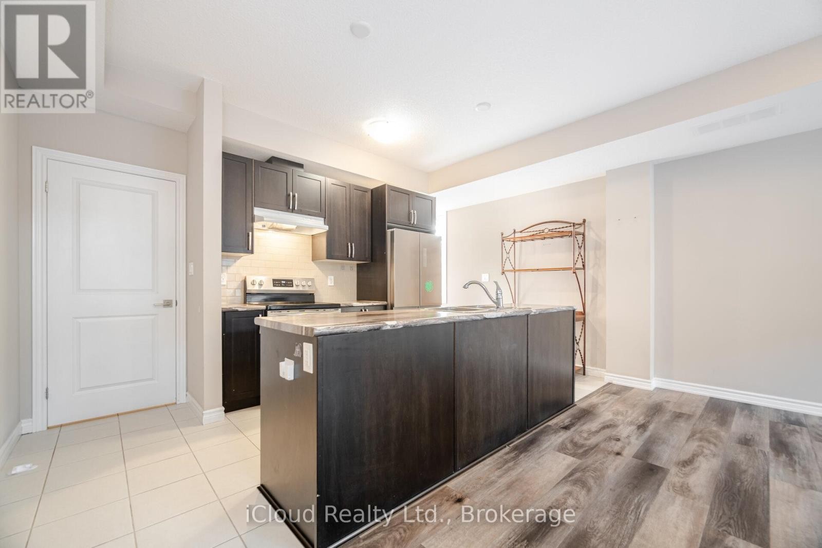 












91 - 445 ONTARIO STREET

,
Milton (TM Timberlea),




Ontario
L9T9K4

