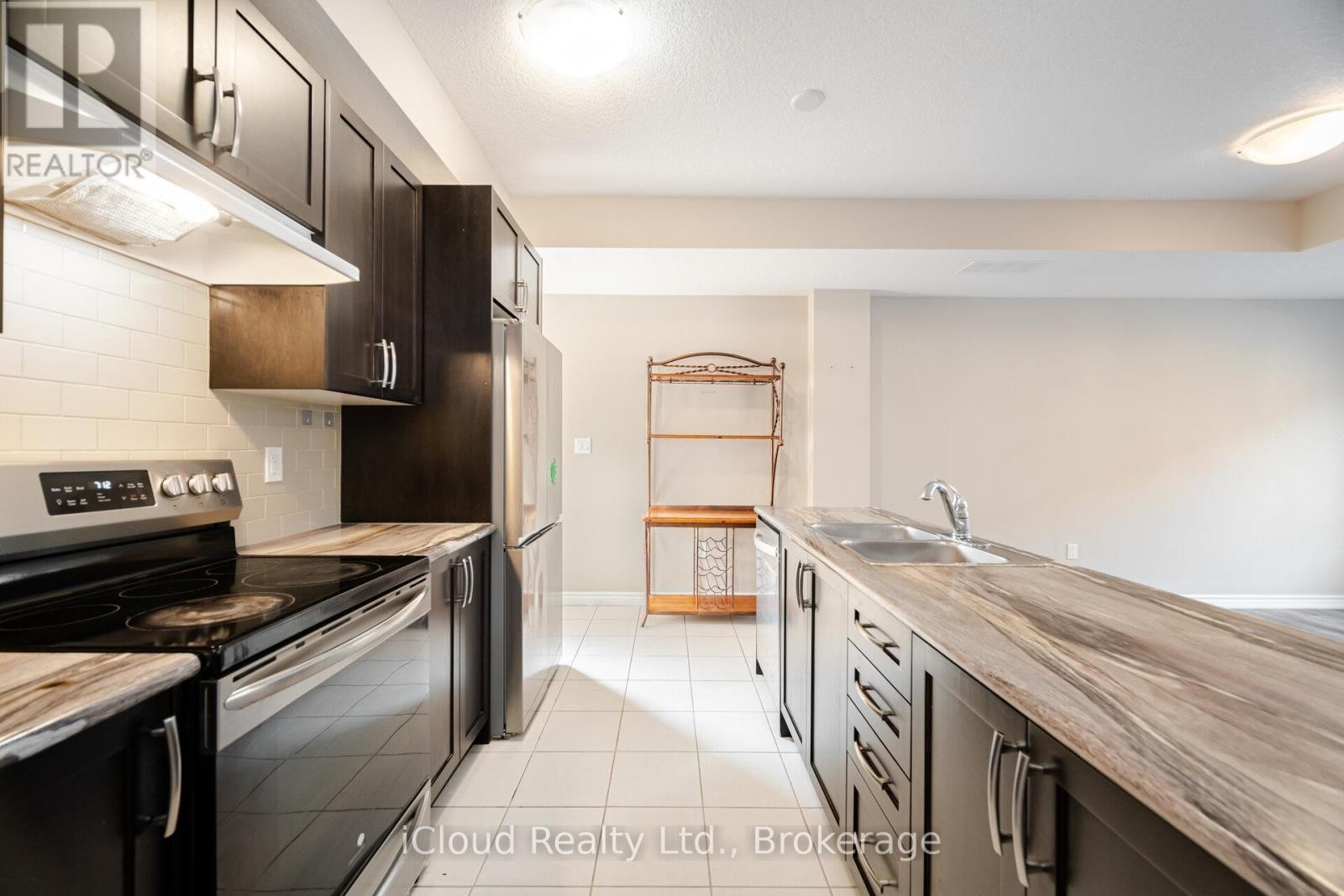 












91 - 445 ONTARIO STREET

,
Milton (TM Timberlea),




Ontario
L9T9K4

