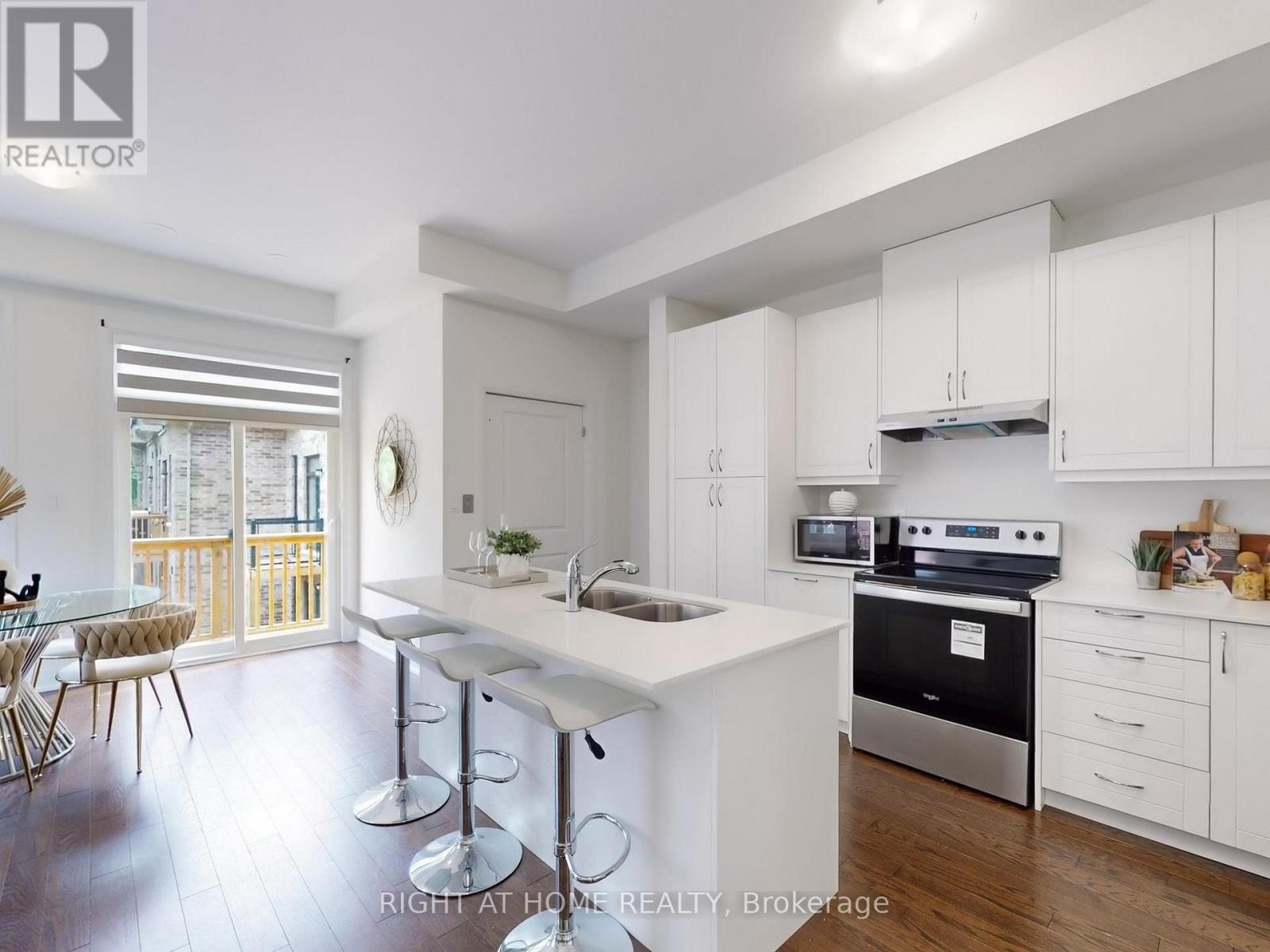 












197 WYNDHAM STREET

,
Mississauga (Streetsville),




Ontario
L5M2S5

