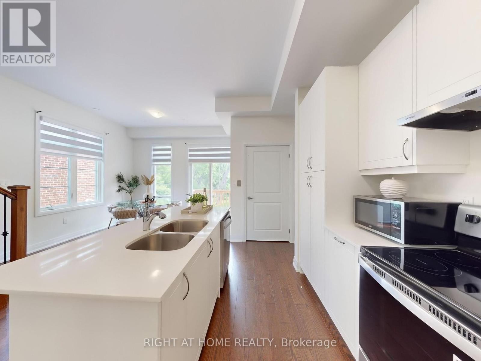 












197 WYNDHAM STREET

,
Mississauga (Streetsville),




Ontario
L5M2S5

