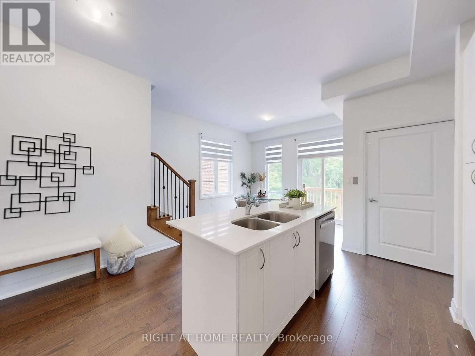 












197 WYNDHAM STREET

,
Mississauga (Streetsville),




Ontario
L5M2S5

