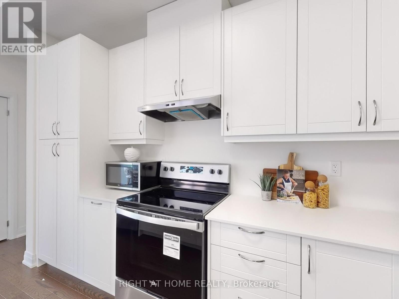 












197 WYNDHAM STREET

,
Mississauga (Streetsville),




Ontario
L5M2S5

