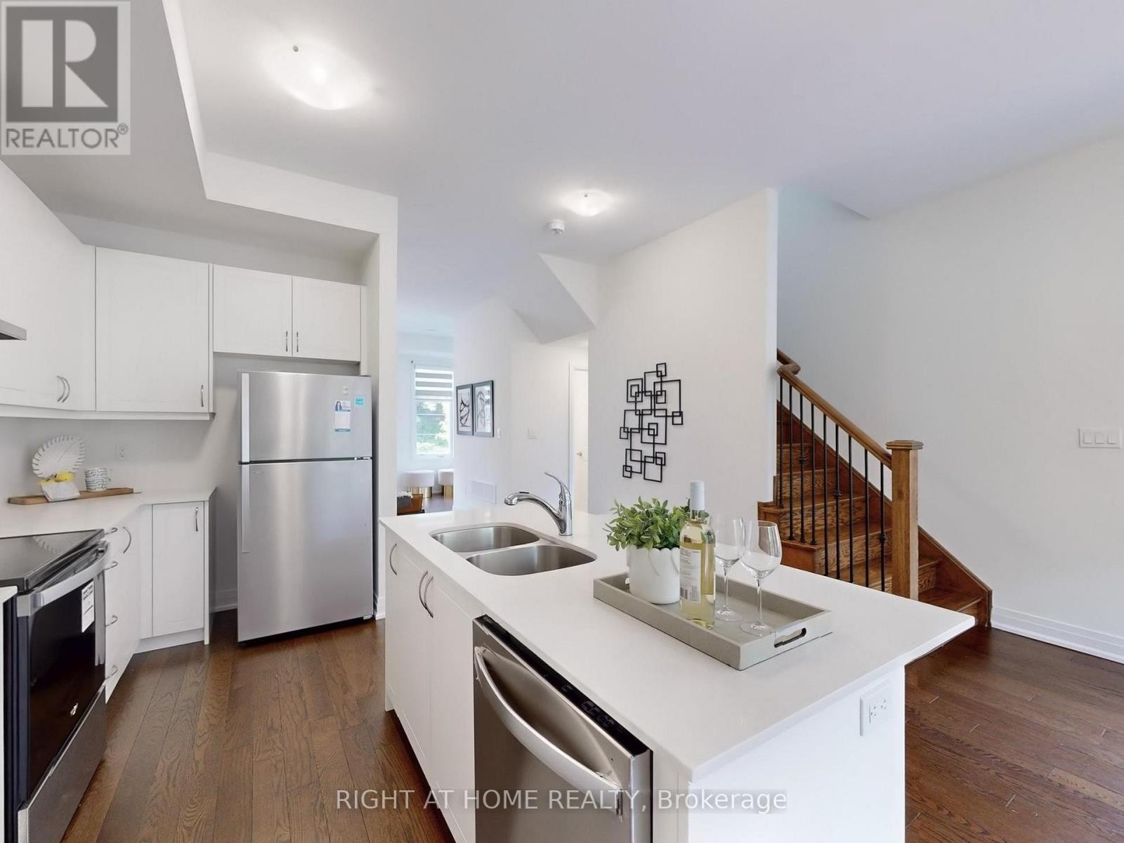 












197 WYNDHAM STREET

,
Mississauga (Streetsville),




Ontario
L5M2S5


