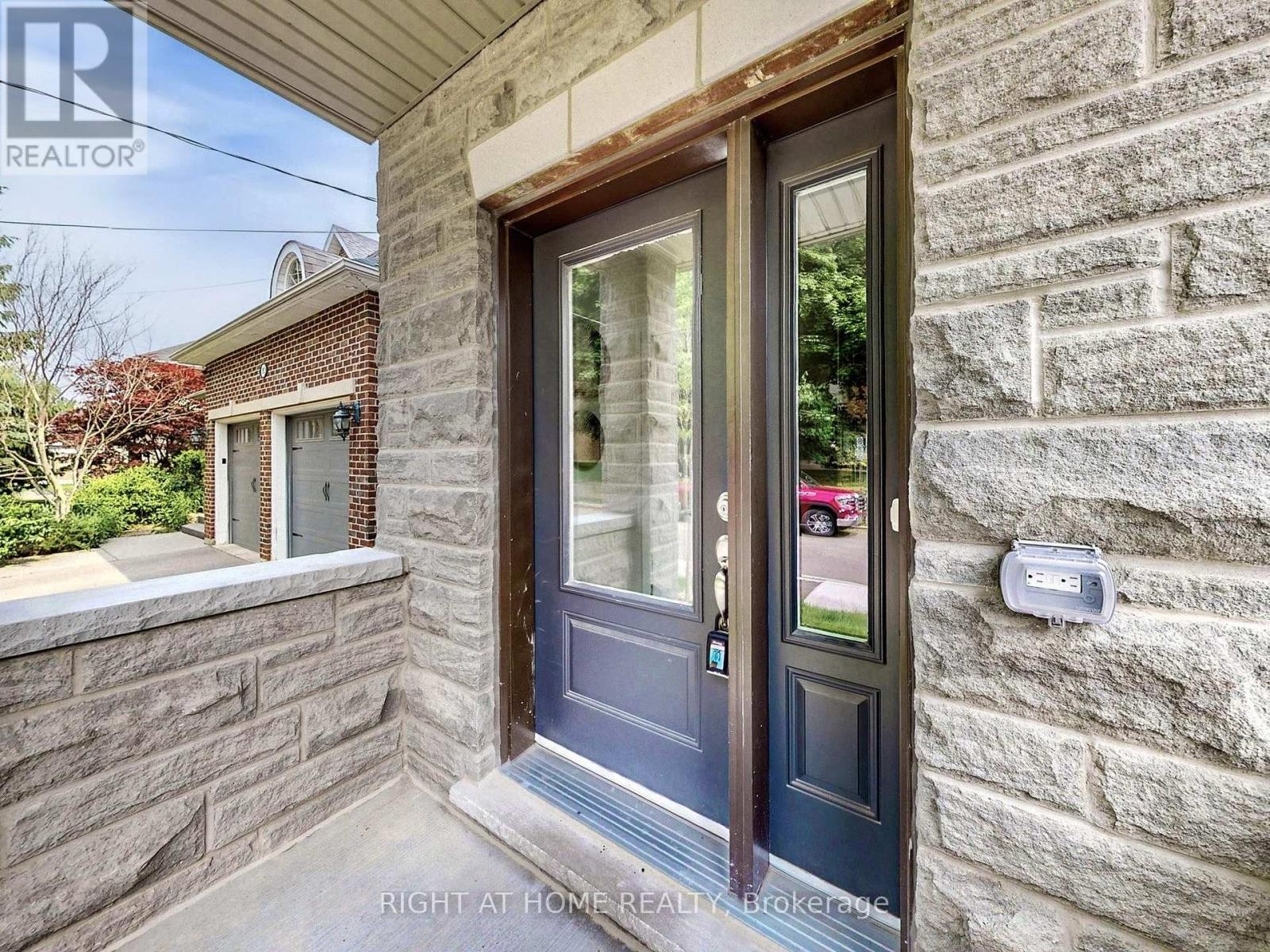 












197 WYNDHAM STREET

,
Mississauga (Streetsville),




Ontario
L5M2S5

