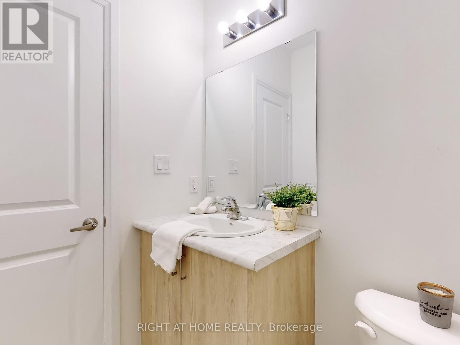 












197 WYNDHAM STREET

,
Mississauga (Streetsville),




Ontario
L5M2S5

