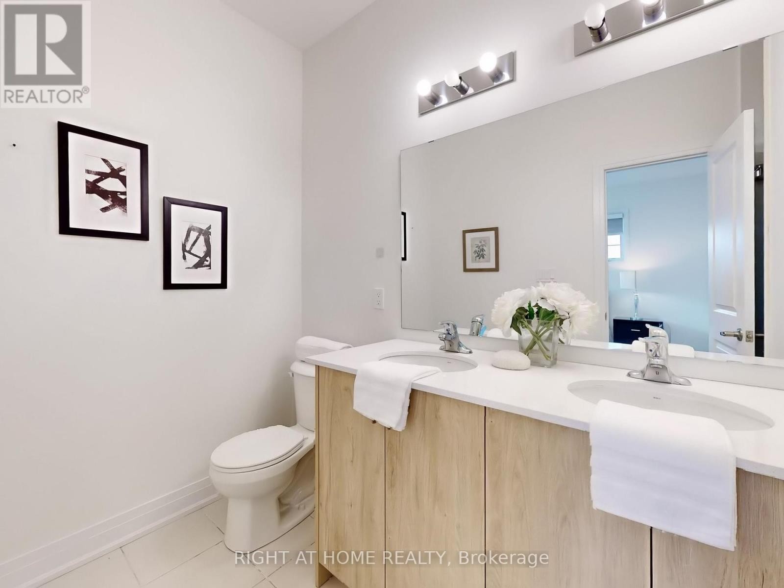 












197 WYNDHAM STREET

,
Mississauga (Streetsville),




Ontario
L5M2S5


