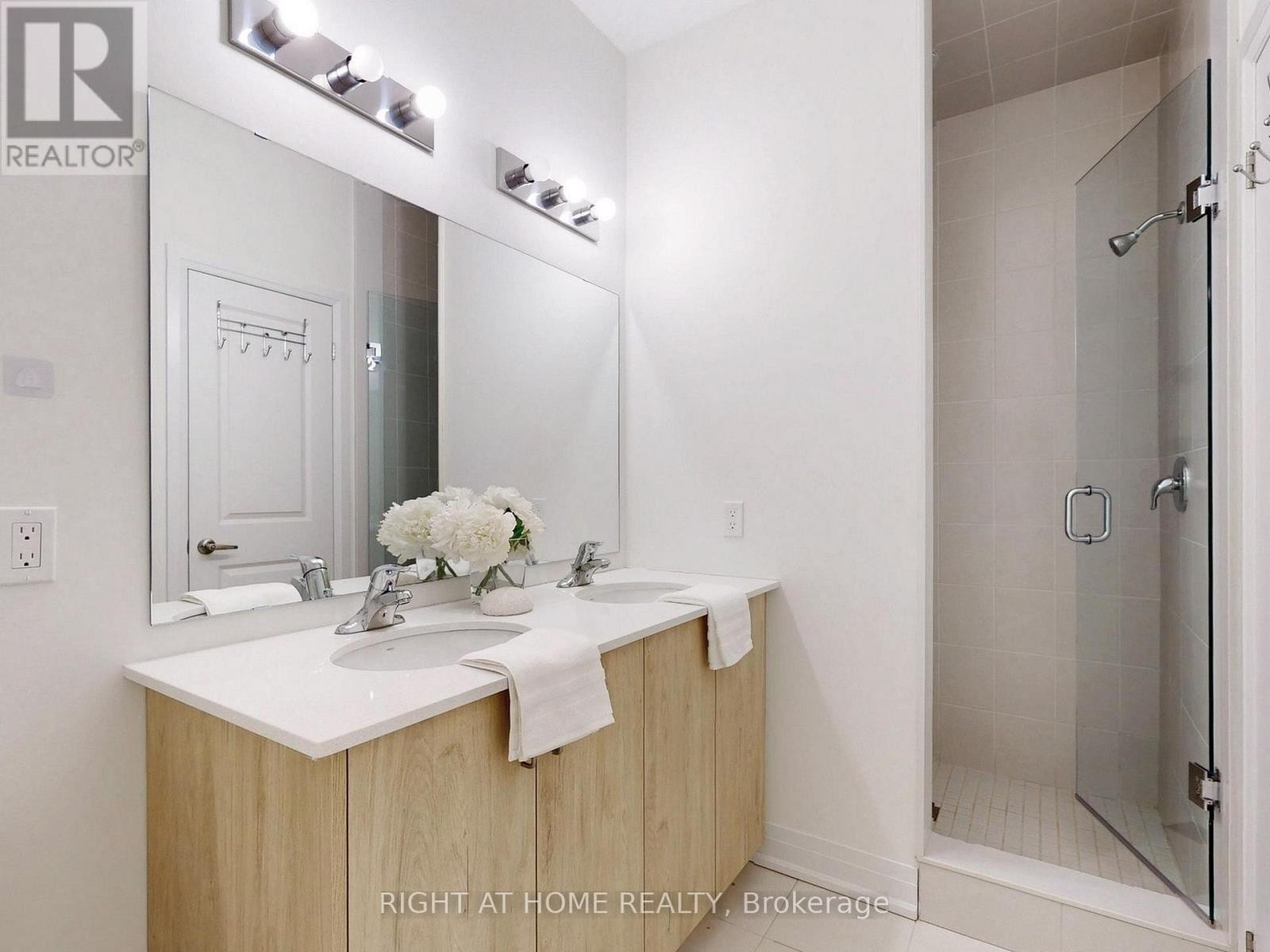 












197 WYNDHAM STREET

,
Mississauga (Streetsville),




Ontario
L5M2S5

