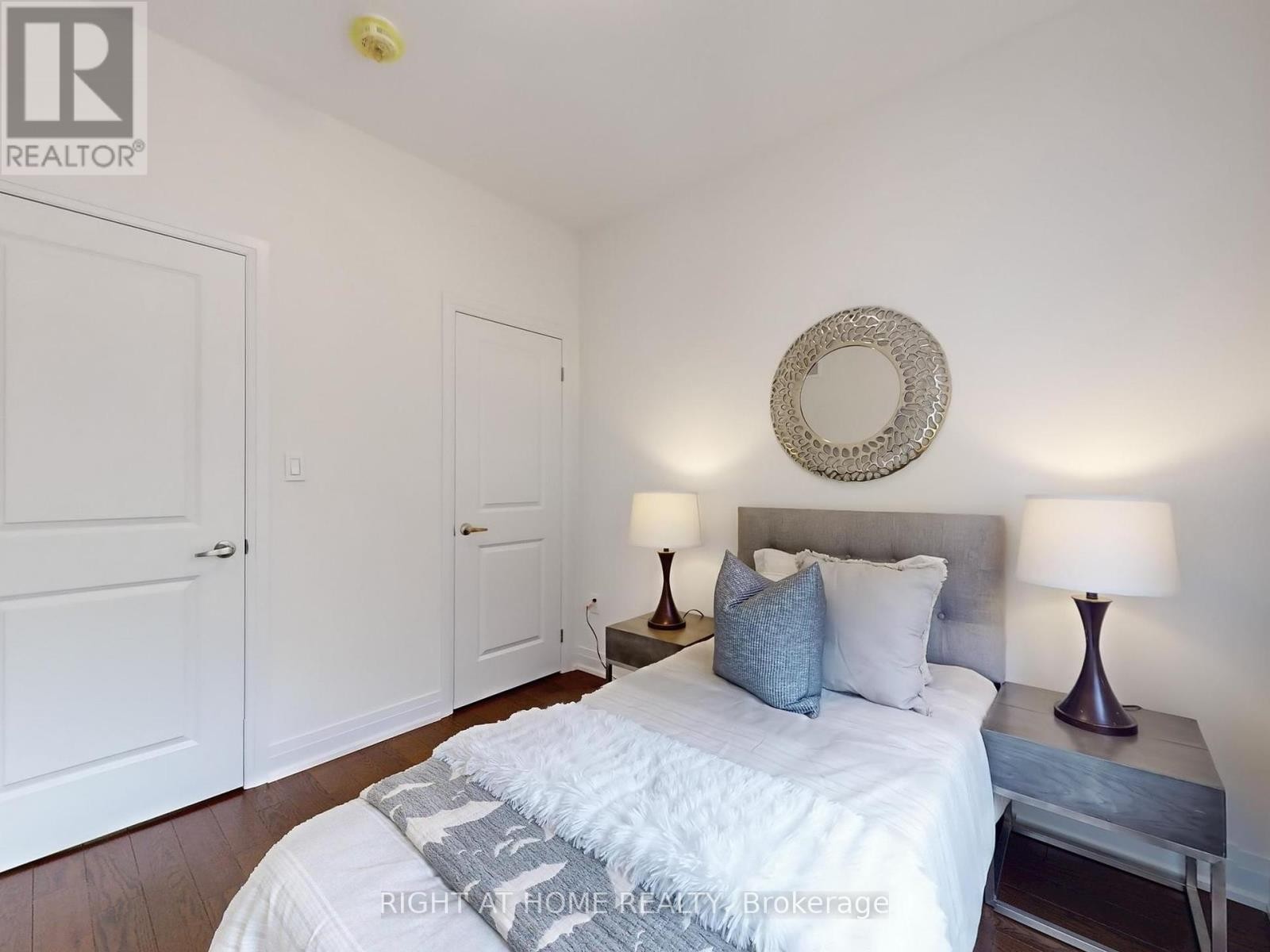 












197 WYNDHAM STREET

,
Mississauga (Streetsville),




Ontario
L5M2S5

