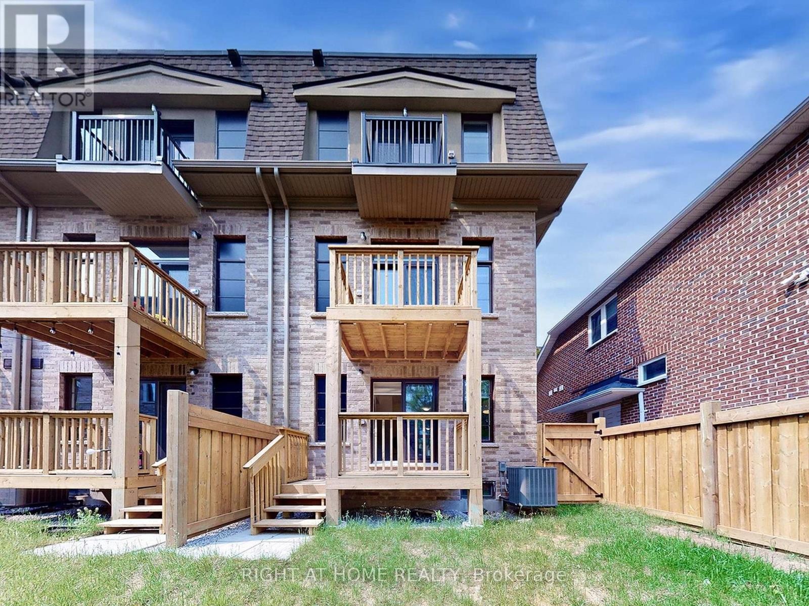 












197 WYNDHAM STREET

,
Mississauga (Streetsville),




Ontario
L5M2S5


