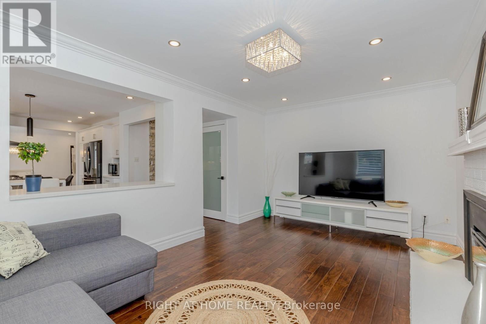 












1073 MESA CRESCENT

,
Mississauga (Lorne Park),




Ontario
L5R3E7


